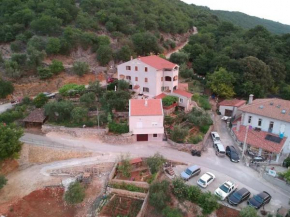 Apartments with a parking space Beli, Cres - 22435